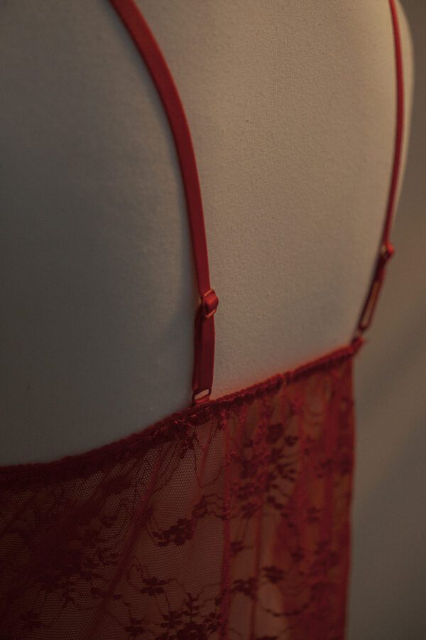 Nuisette en dentelle rouge – Image 3